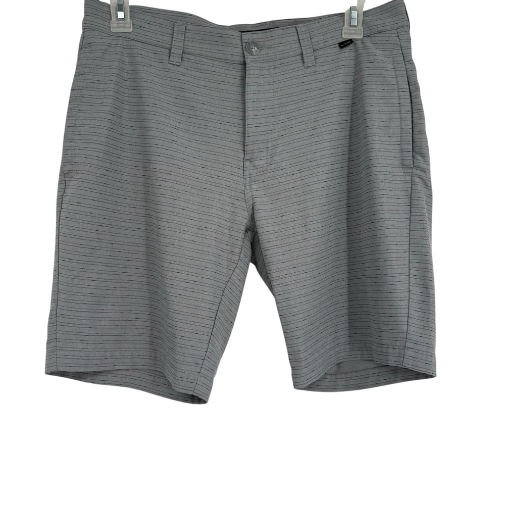 Travis Mathew Shorts Mens Size 34 Stripe Golf Performance Stretch Gray Inseam 10